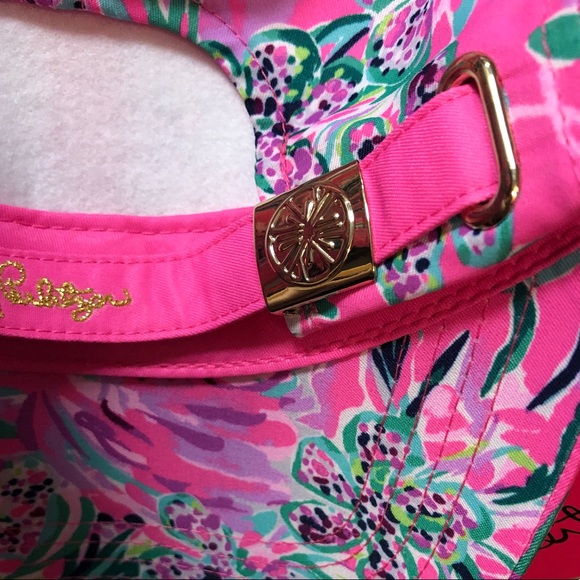 🆕 Lilly Pulitzer Run Around Hat Paws for a Cause - Picture 7 of 14